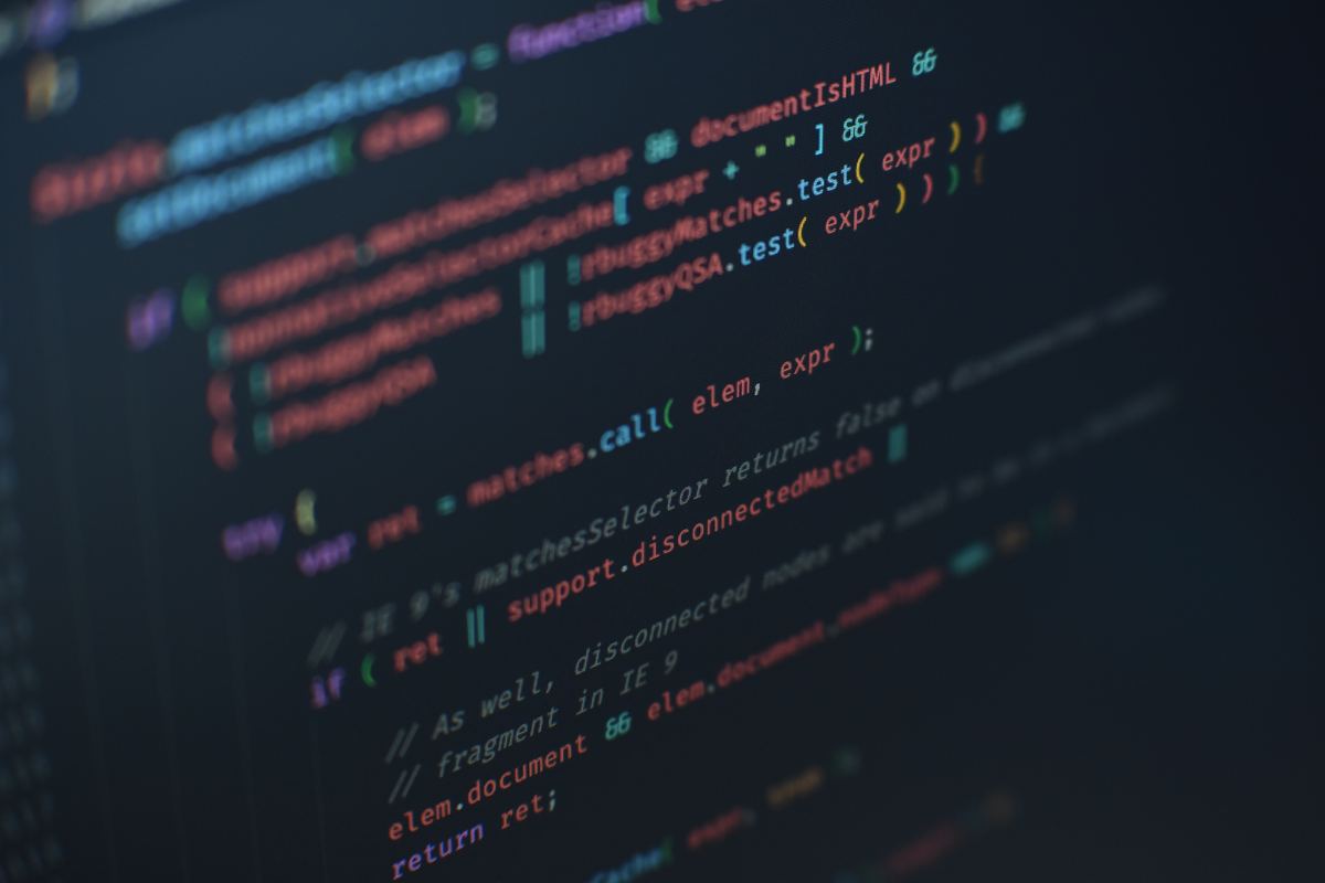 Pantalla con una plataforma web en desarrollo